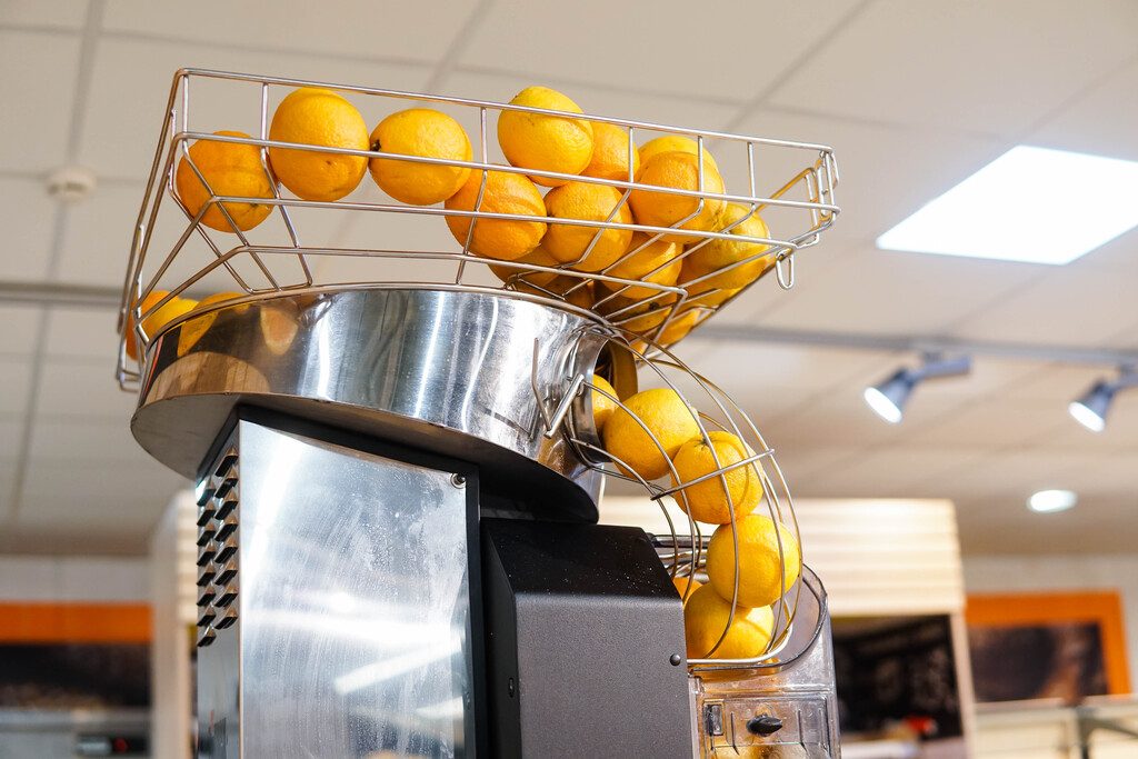 Espremedor de laranja em contexto profissional